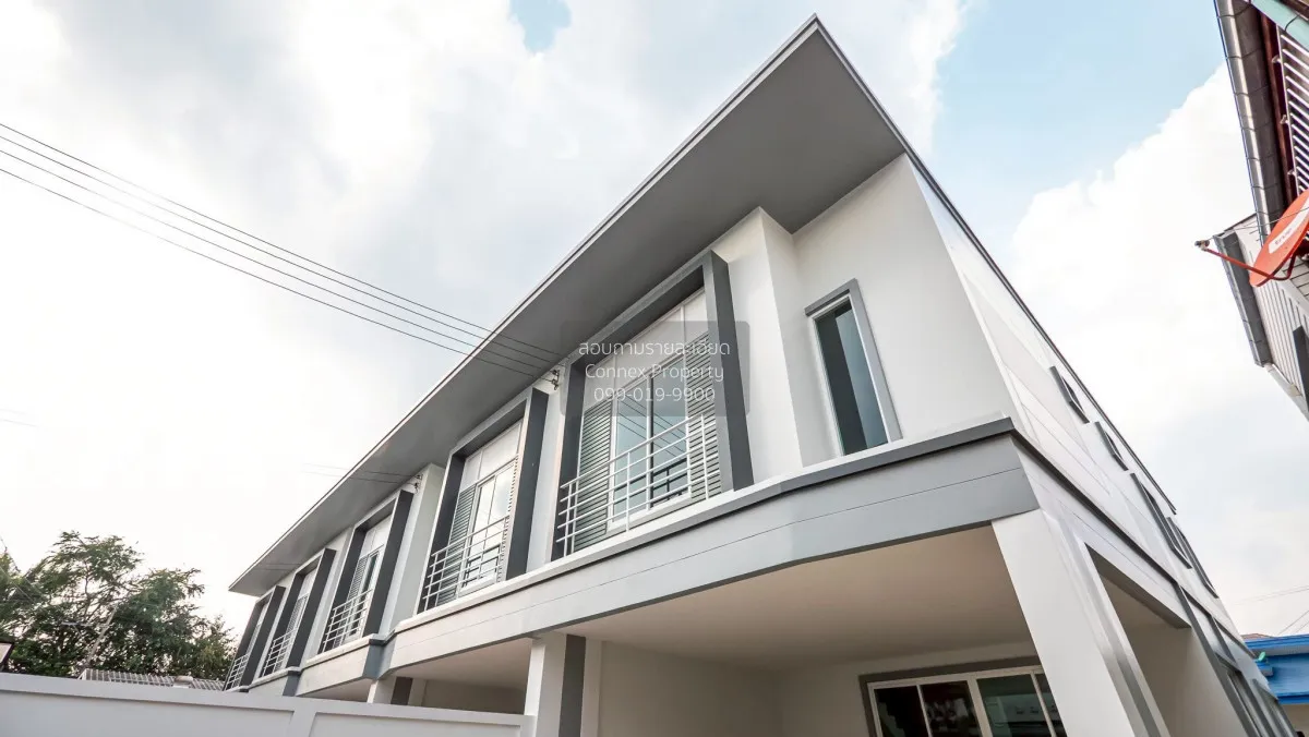 For Sale Townhouse in Soi Chinnakhet 2, Thung Song Hong Subdistri