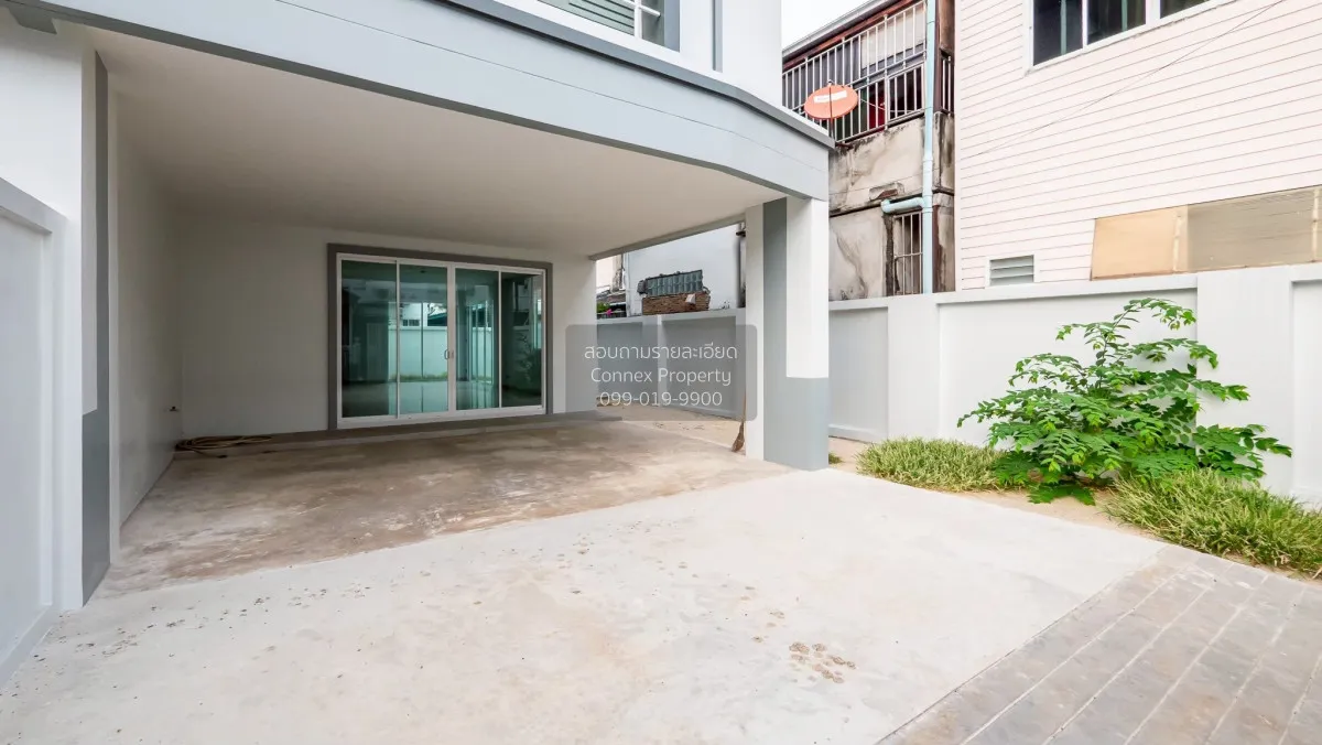 For Sale Townhouse in Soi Chinnakhet 2, Thung Song Hong Subdistri
