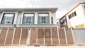 For Sale Townhouse in Soi Chinnakhet 2, Thung Song Hong Subdistrict, Lak Si District, Bangkok , wide frontage , Thung Song Hong , Lak Si , Bangkok , CX-173960