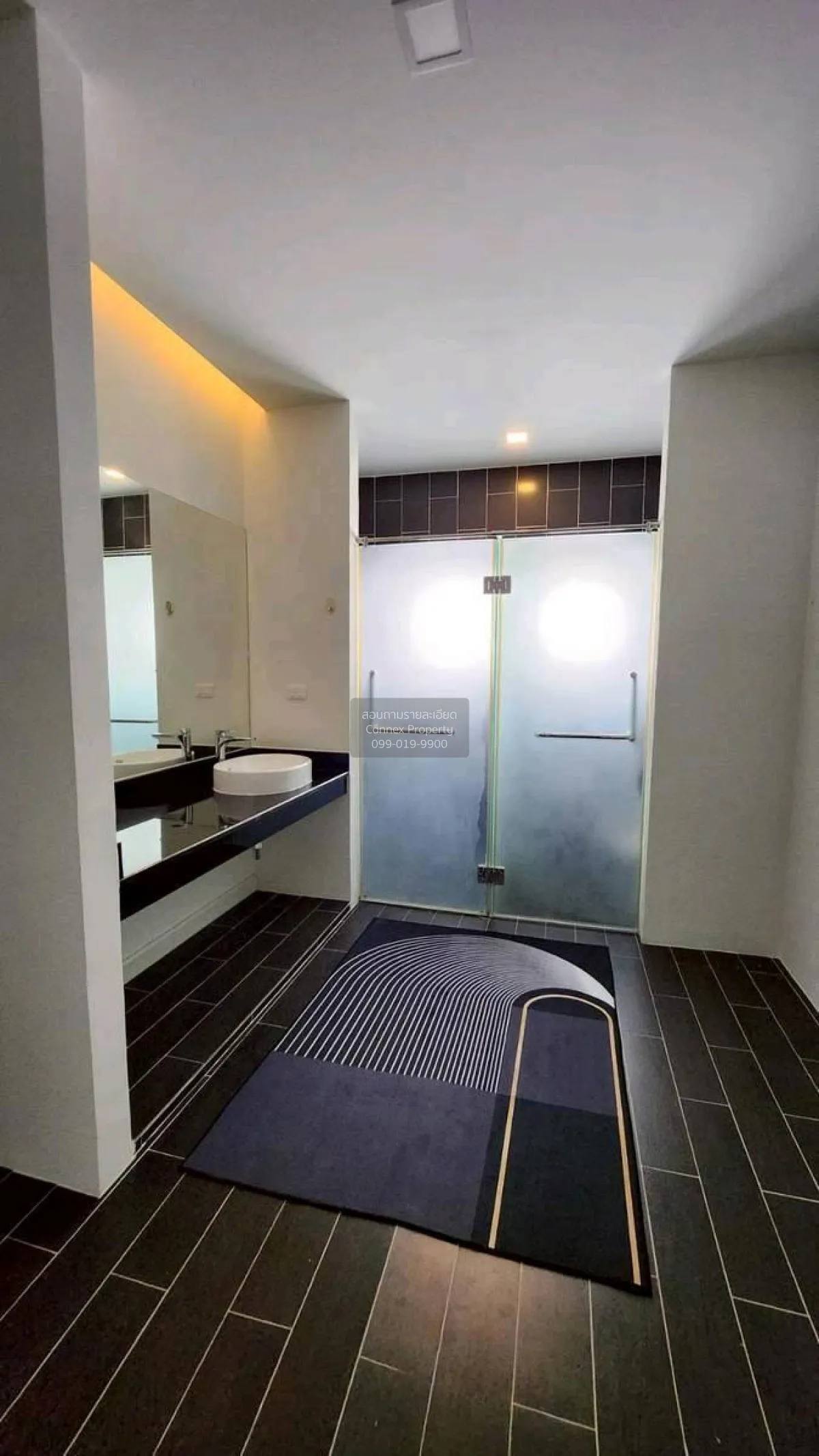 For Rent Townhouse/Townhome  , Bless Town Srinakarin - Namdang , 