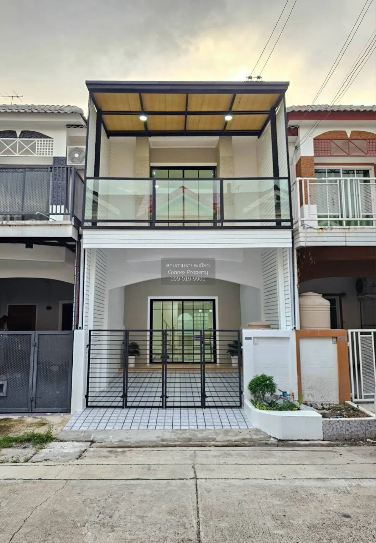 For Sale Townhouse/Townhome  , Baan Piya Wararom 3  , newly renov 1