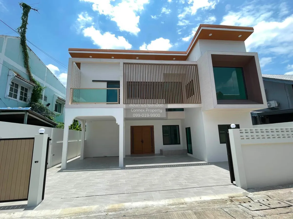 For Sale Single House in Ladprao 87, Easy Access to CDC & Express 1