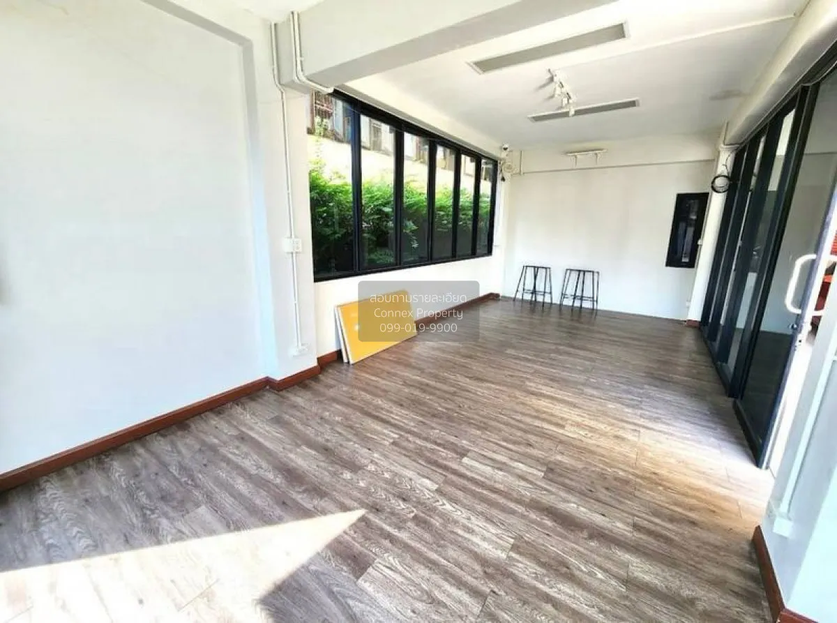 For Sale 4 storey office building + lift , Din Daeng , Din Daeng  4