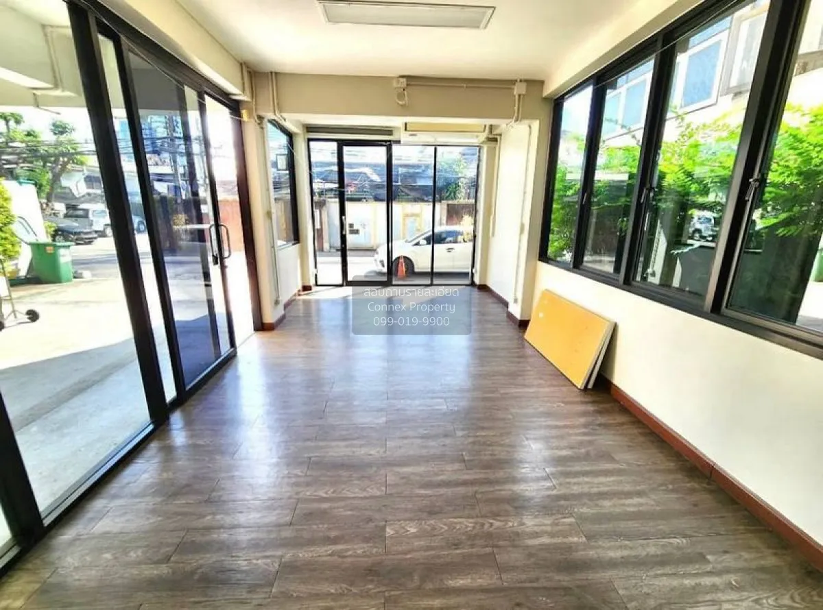 For Sale 4 storey office building + lift , Din Daeng , Din Daeng 
