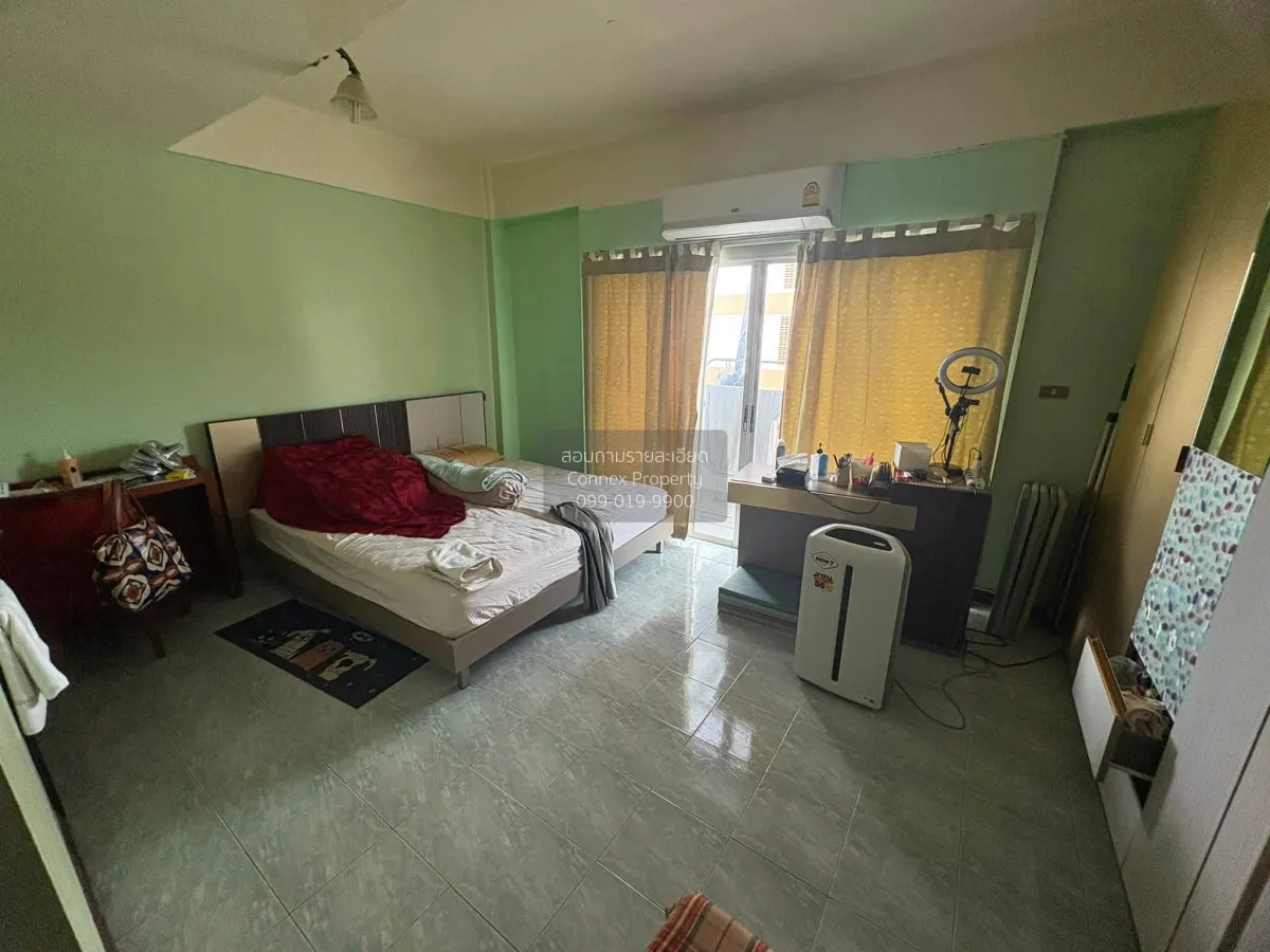 For Sale 4-Storey Townhome, Soi Thetsaban Songkhrao 2 Yaek 4 , La