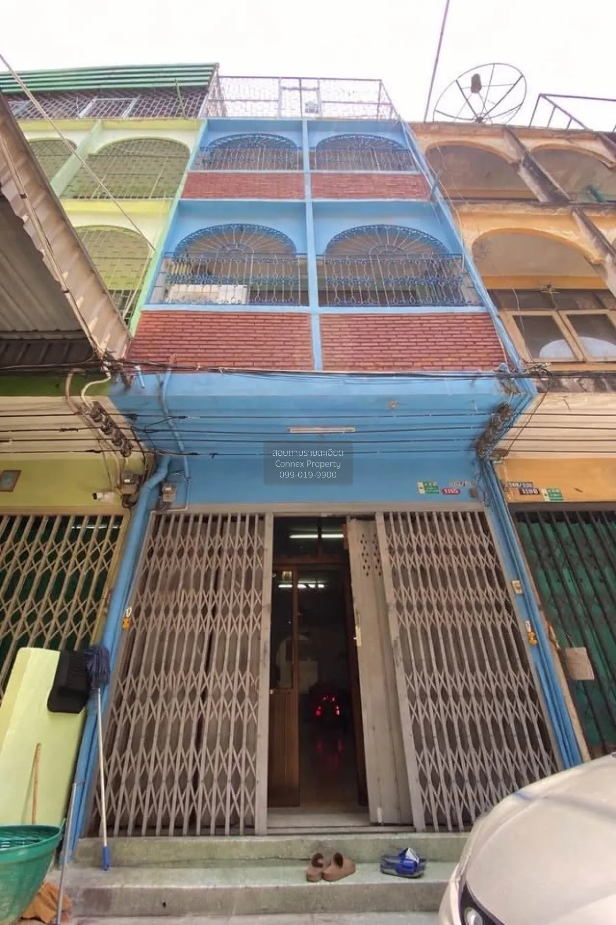 For Sale Commercial building near Iconsiam, Tha Din Daeng, Soi 16 1