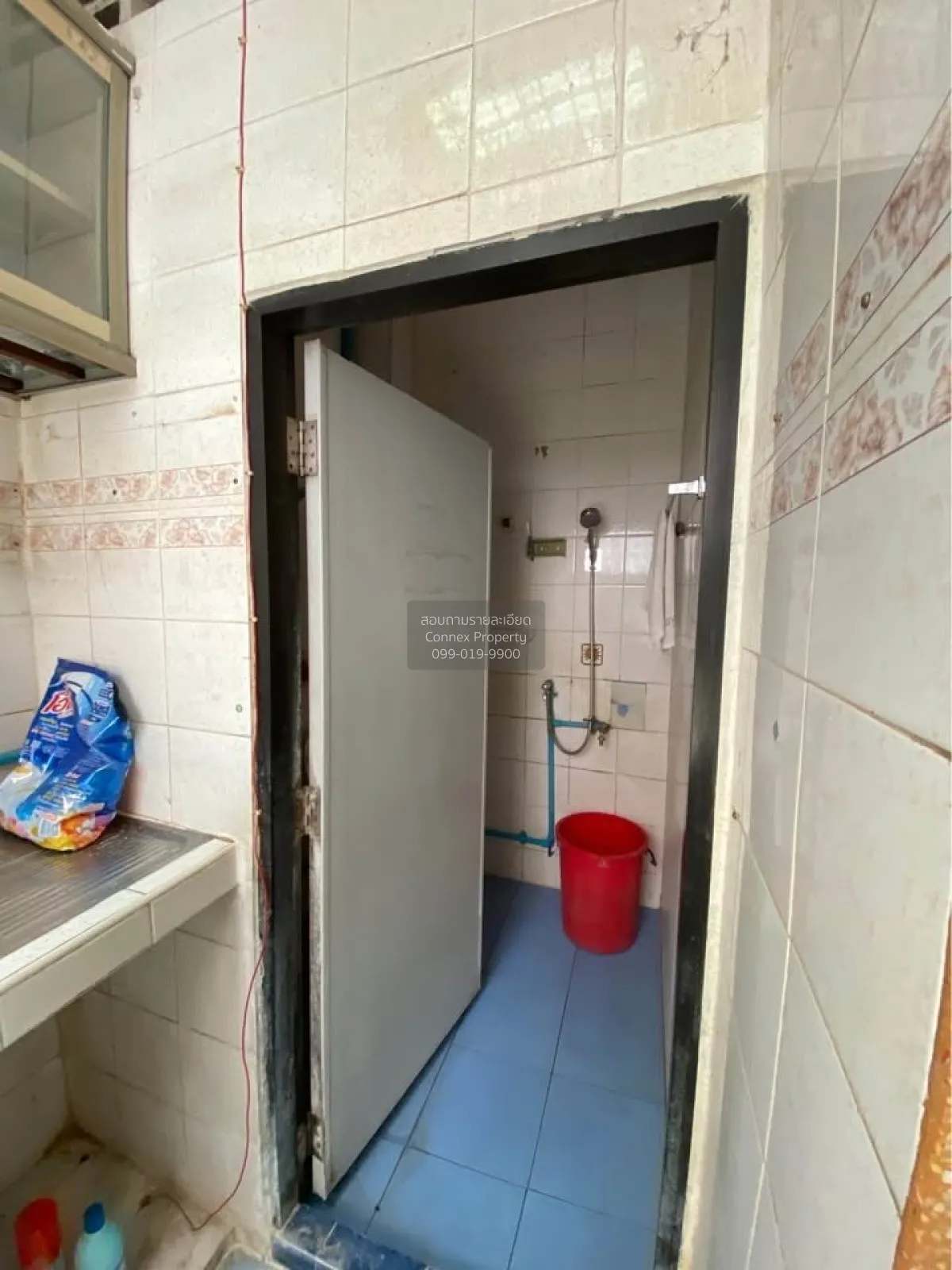 For Sale Commercial building near Iconsiam, Tha Din Daeng, Soi 16