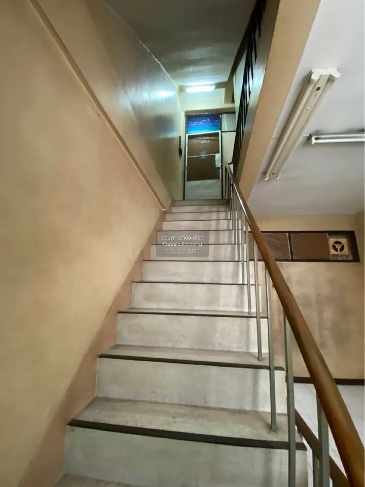 For Sale Commercial building near Iconsiam, Tha Din Daeng, Soi 16