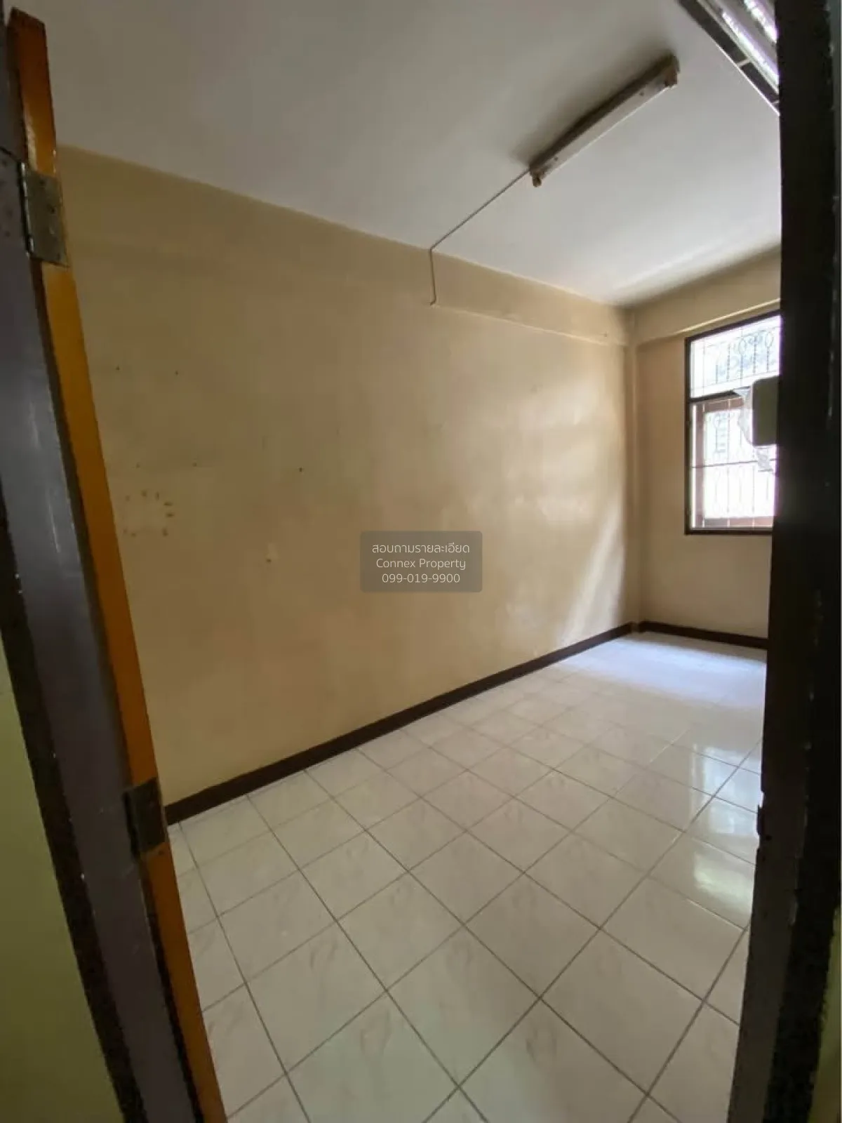 For Sale Commercial building near Iconsiam, Tha Din Daeng, Soi 16
