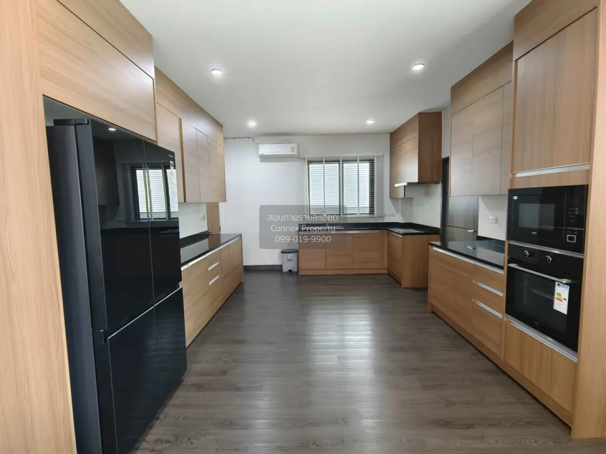 For Rent 3-story detached house on Sukhumvit 65, Ekkamai, about 6