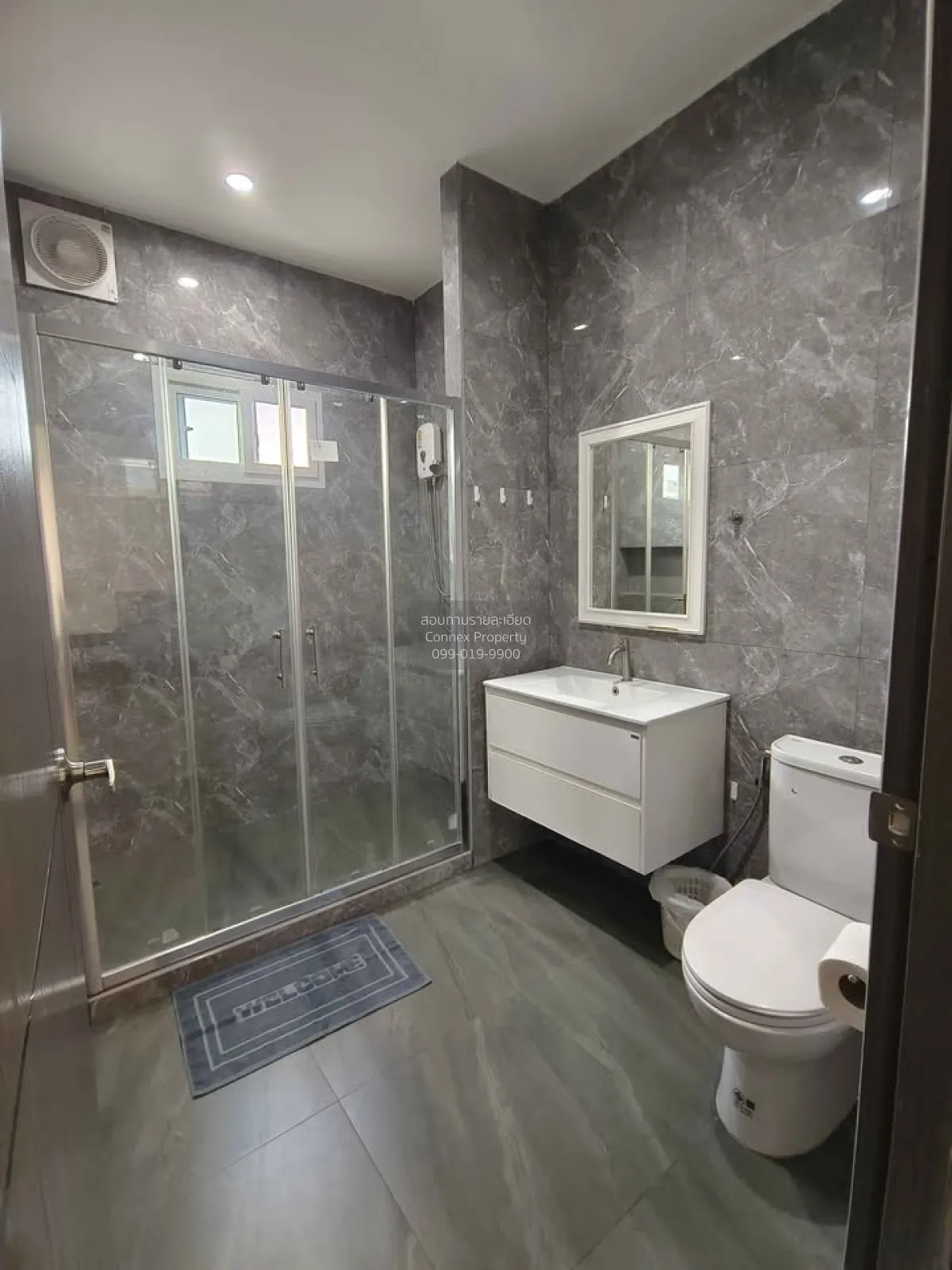 For Rent 3-story detached house on Sukhumvit 65, Ekkamai, about 6
