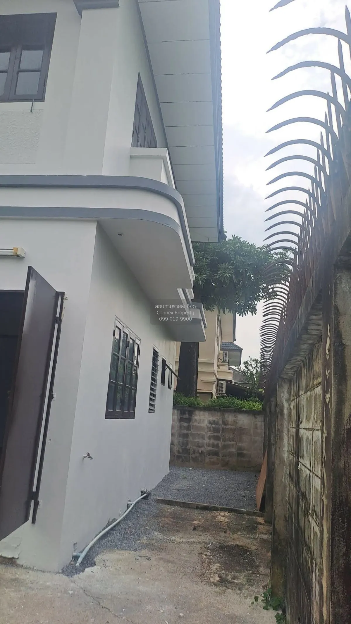 For Sale House , Thanaphat 2 , corner unit , wide frontage , newl