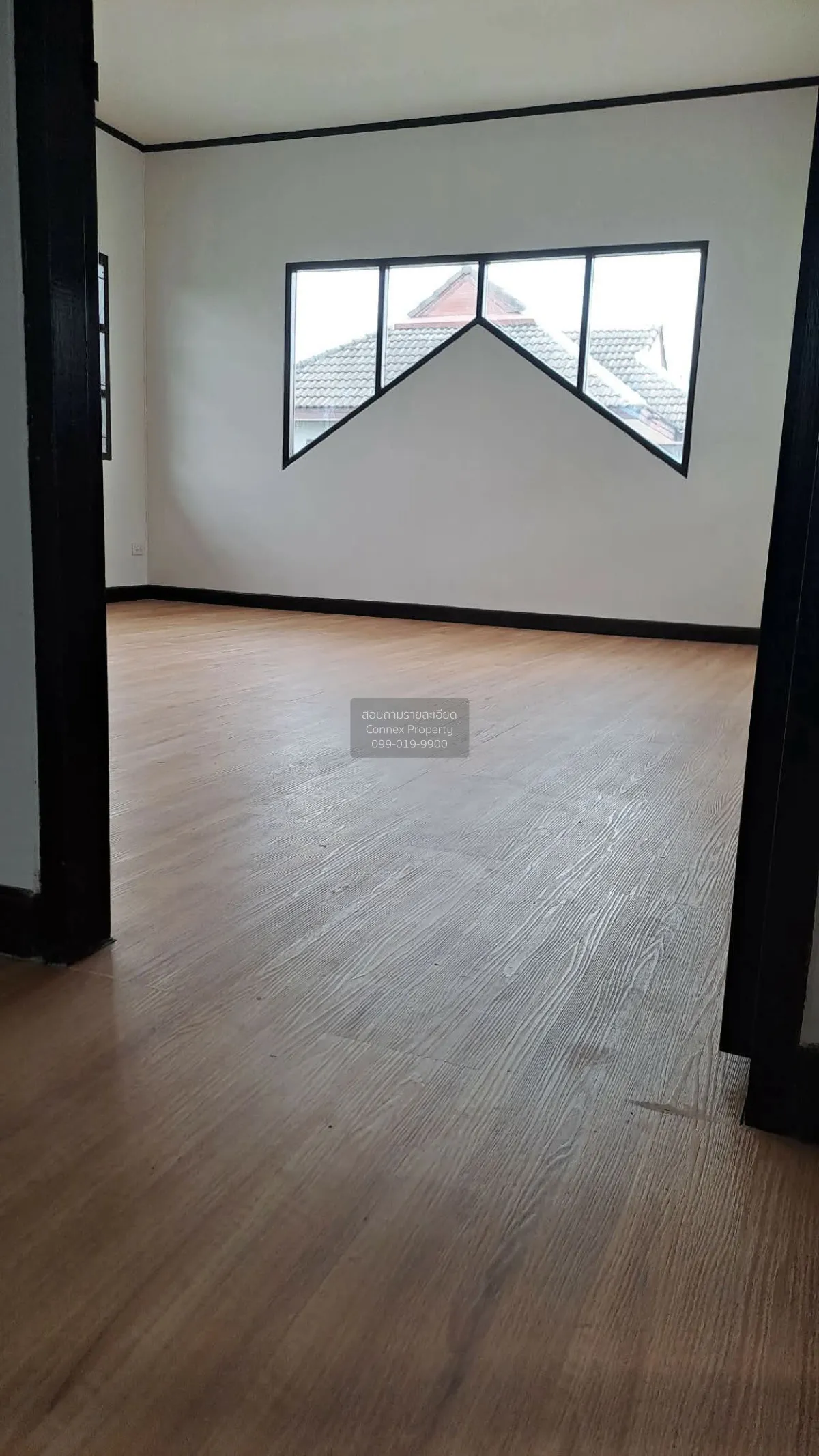 For Sale House , Thanaphat 2 , corner unit , wide frontage , newl