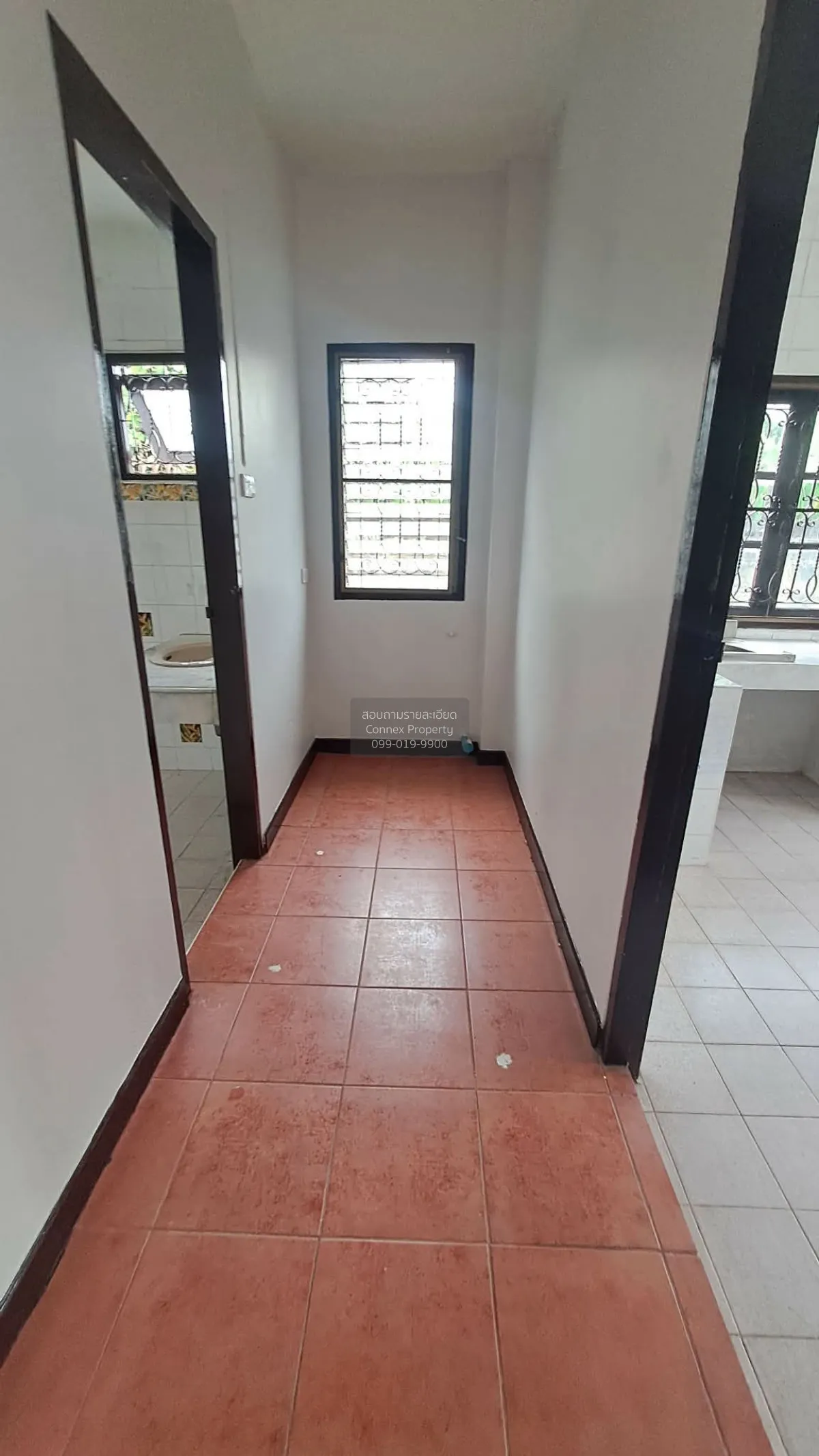 For Sale House , Thanaphat 2 , corner unit , wide frontage , newl