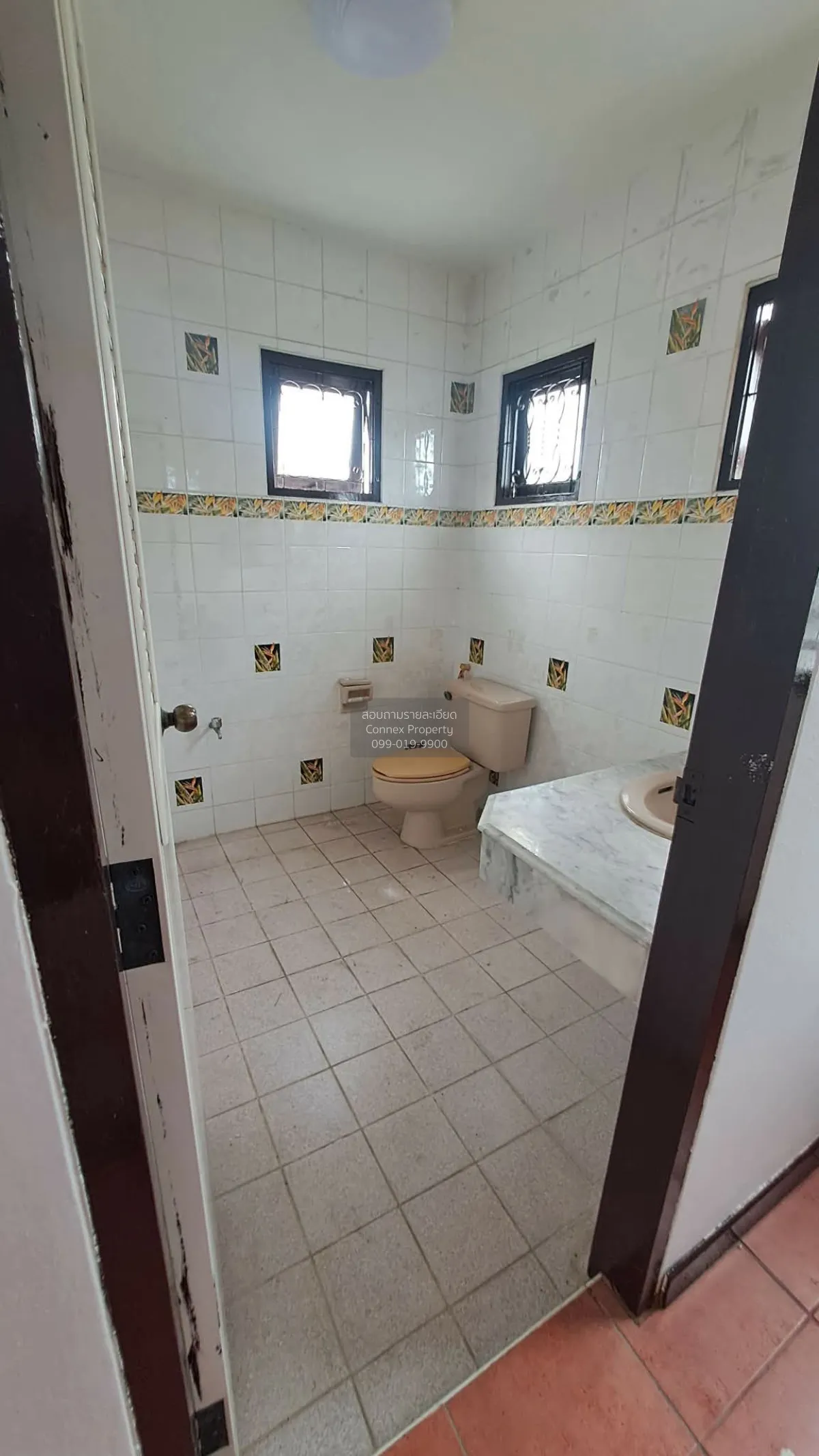 For Sale House , Thanaphat 2 , corner unit , wide frontage , newl