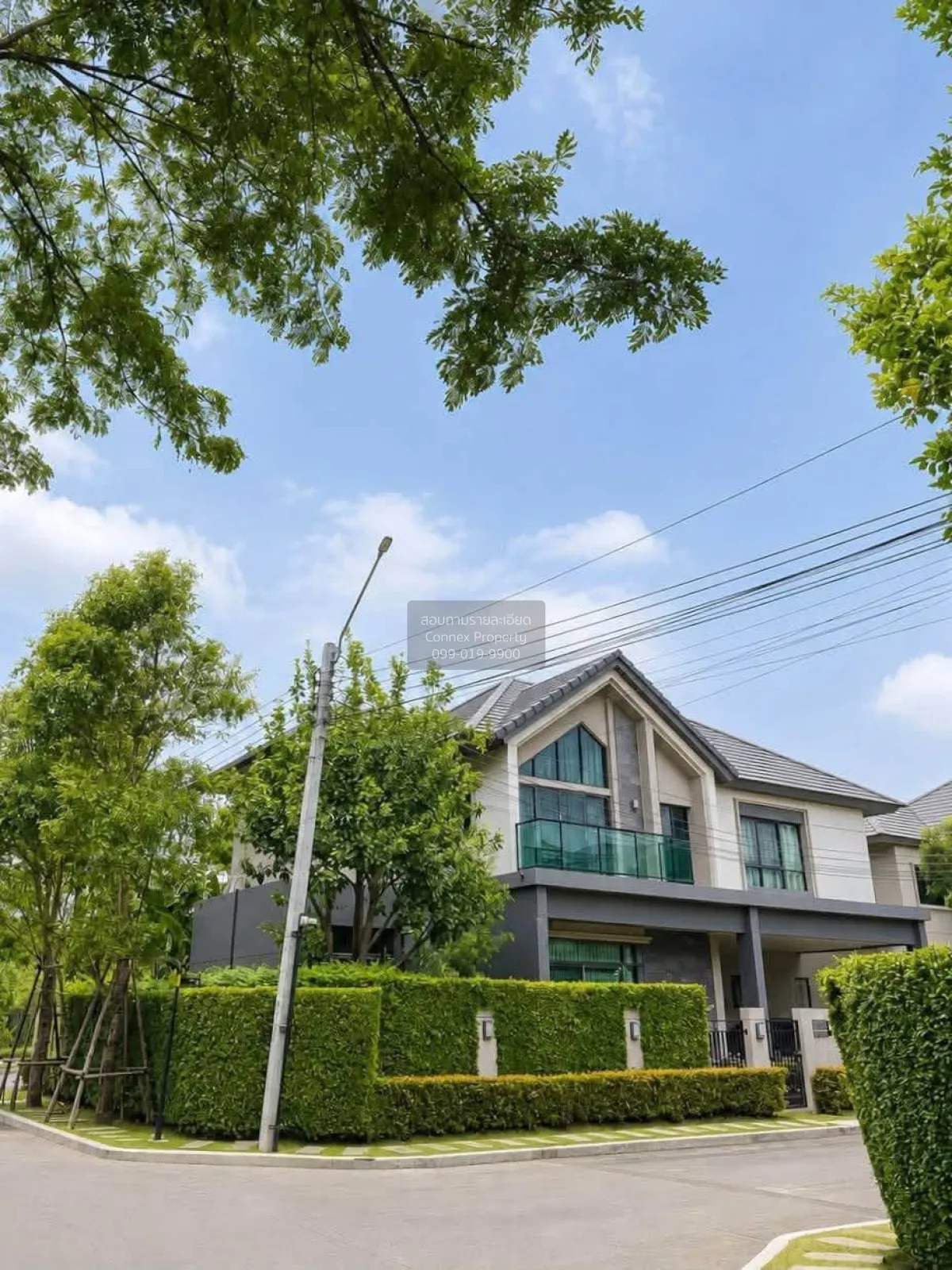 แต่งสวย พร้อมอยู่ บางกอก บูเลอวาร์ด สาทร - ปิ่นเกล้า 2 มหาสวัสดิ์
