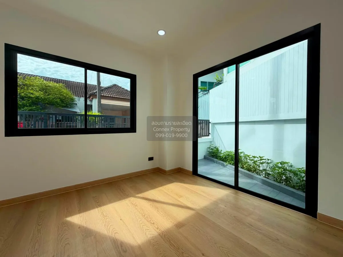 For Sale Townhouse/Townhome  , Sri Suchart Grand View 3 , newly r