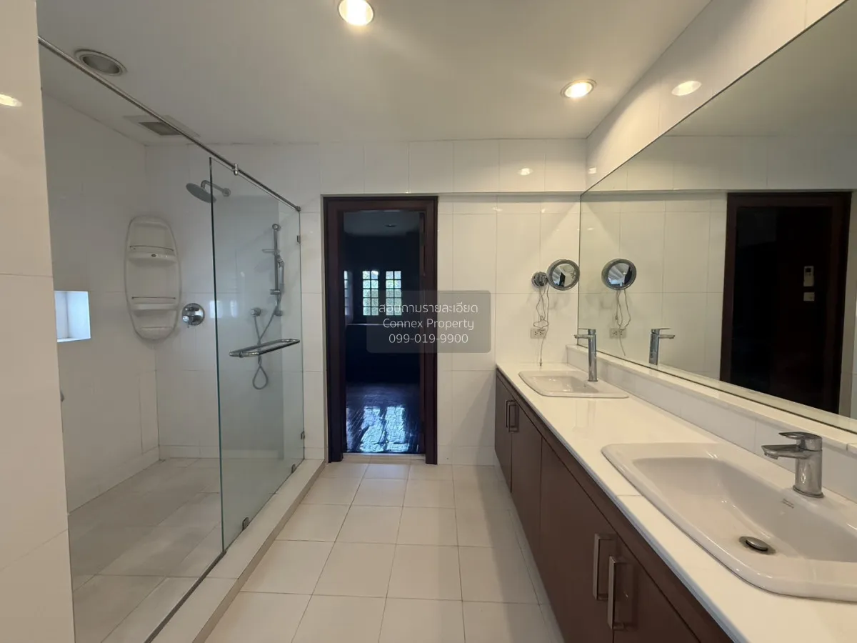 For Sale Home at Soi Pridi Banomyong 26 , wide frontage , Khlong 