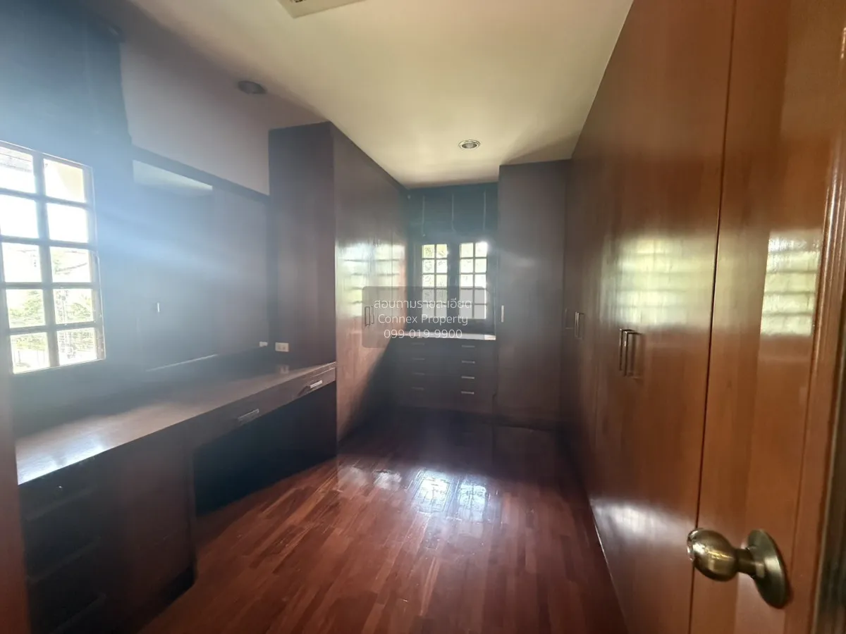 For Sale Home at Soi Pridi Banomyong 26 , wide frontage , Khlong 