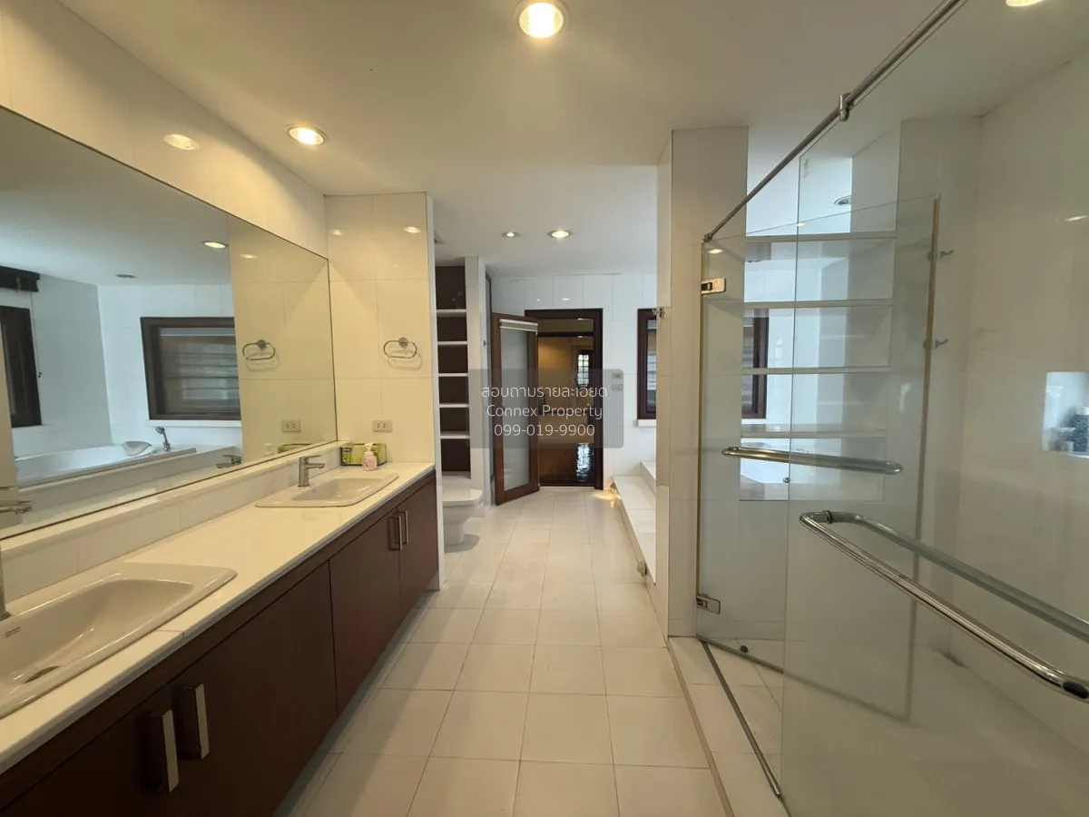 For Sale Home at Soi Pridi Banomyong 26 , wide frontage , Khlong 