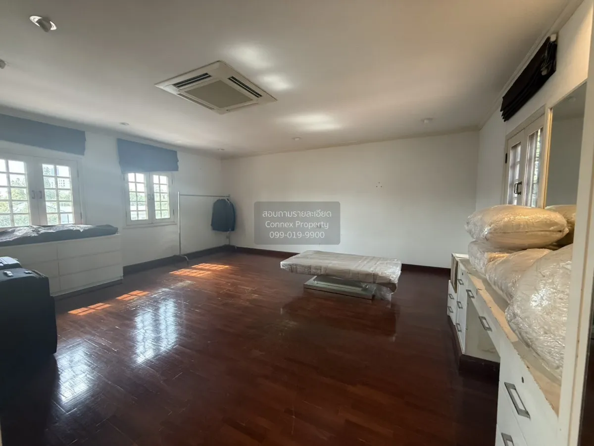 For Sale Home at Soi Pridi Banomyong 26 , wide frontage , Khlong 