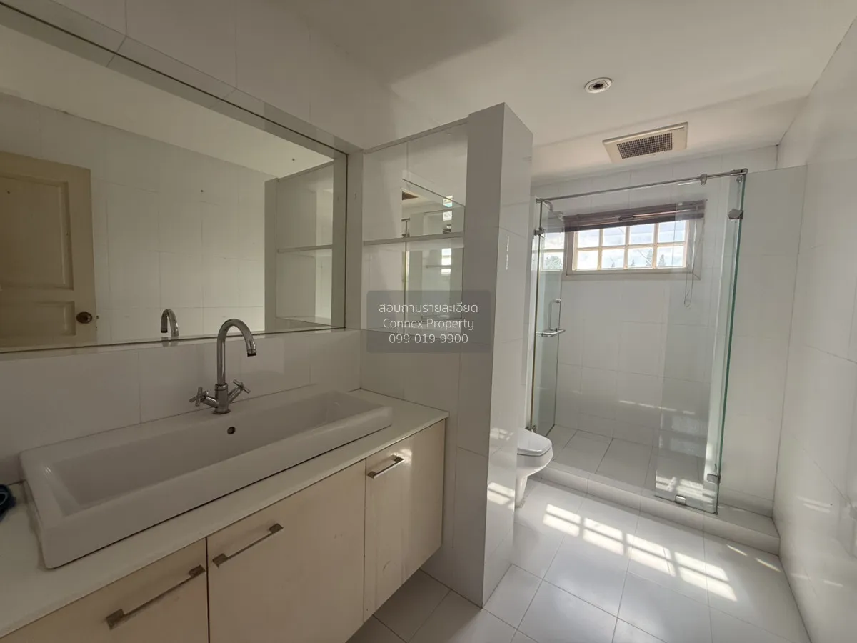 For Sale Home at Soi Pridi Banomyong 26 , wide frontage , Khlong 