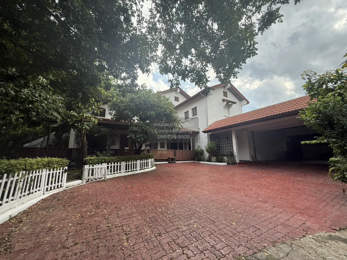 For Sale Home at Soi Pridi Banomyong 26 , wide frontage , Khlong 
