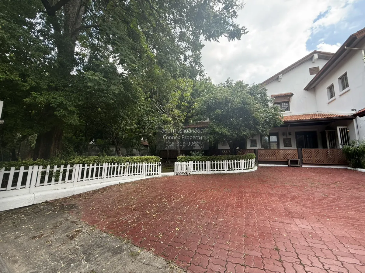 For Sale Home at Soi Pridi Banomyong 26 , wide frontage , Khlong 