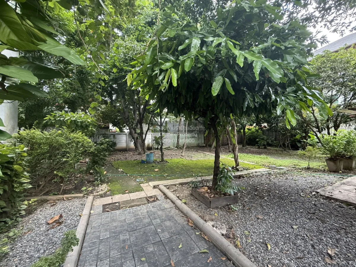For Sale Home at Soi Pridi Banomyong 26 , wide frontage , Khlong 
