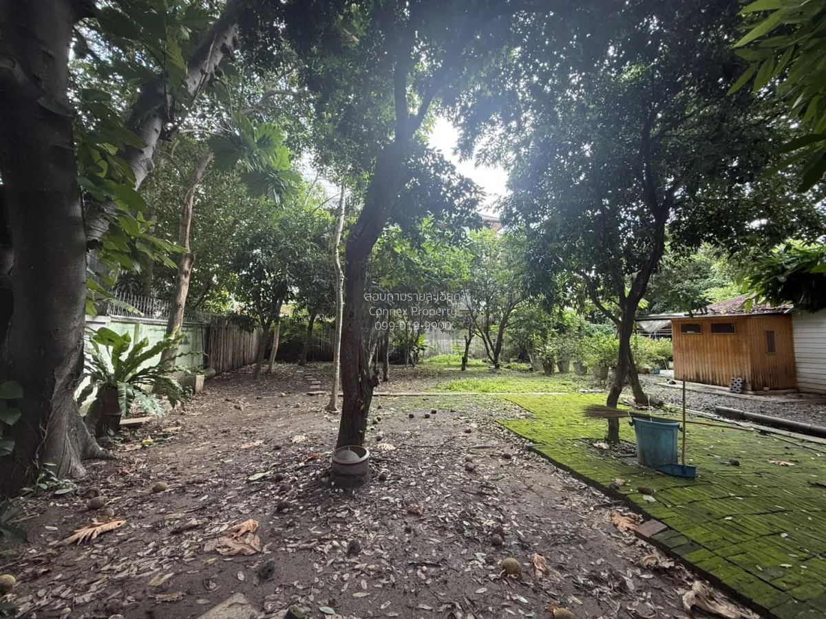 For Sale Home at Soi Pridi Banomyong 26 , wide frontage , Khlong 