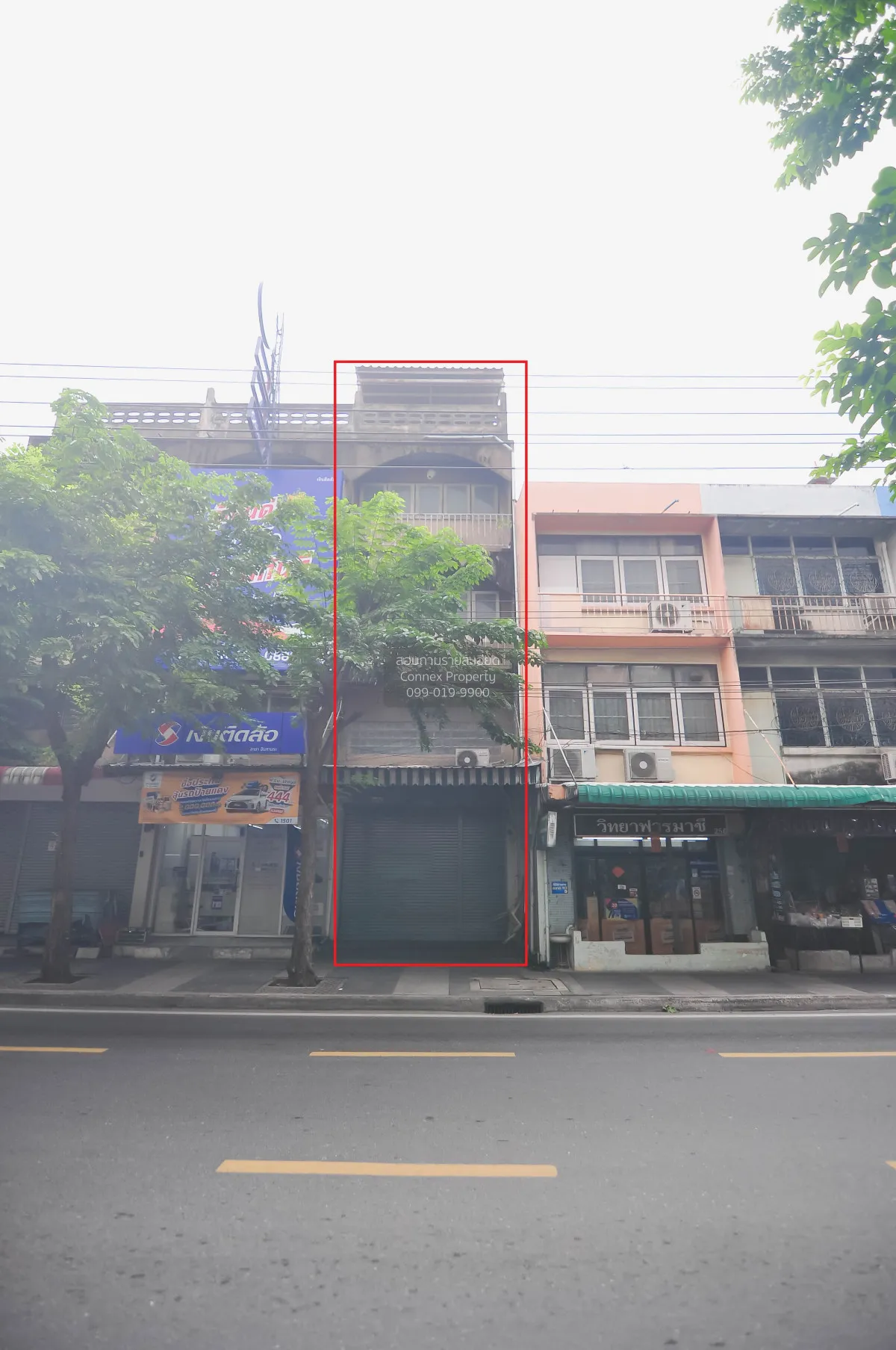 For Sale 3-story shophouse, Soi Inthamara , Sam Sen Nai , Phaya T 1