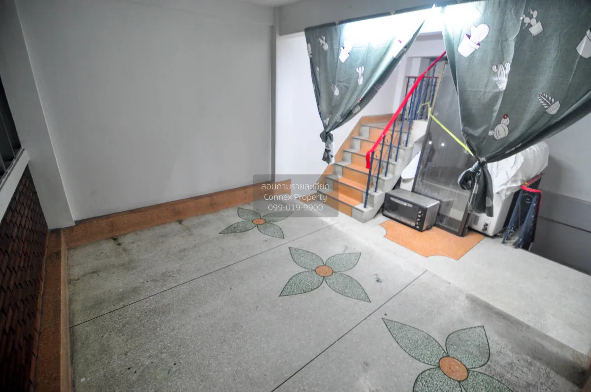 For Sale 3-story shophouse, Soi Inthamara , Sam Sen Nai , Phaya T