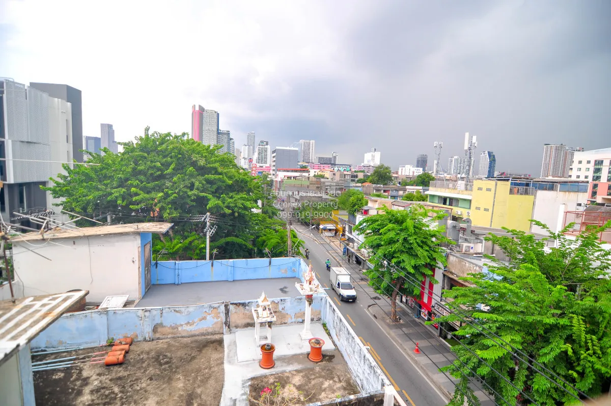 For Sale 3-story shophouse, Soi Inthamara , Sam Sen Nai , Phaya T