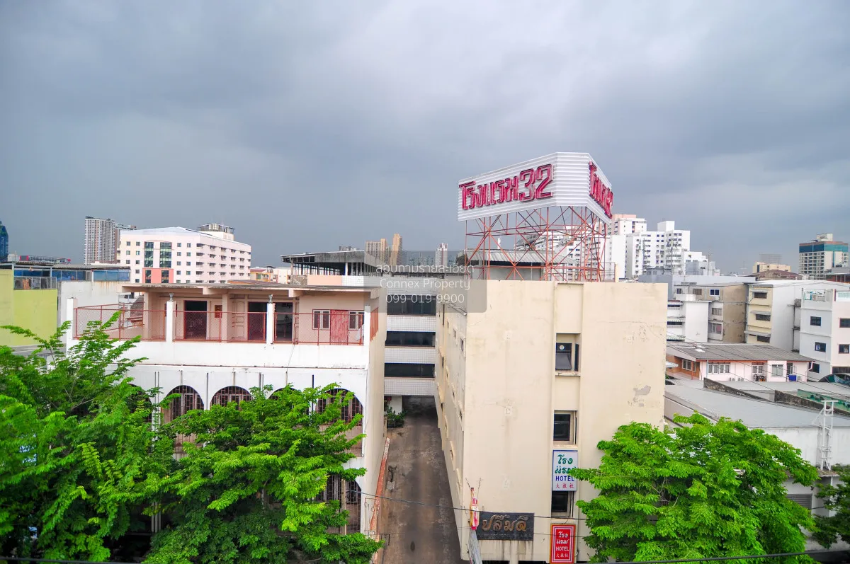 For Sale 3-story shophouse, Soi Inthamara , Sam Sen Nai , Phaya T