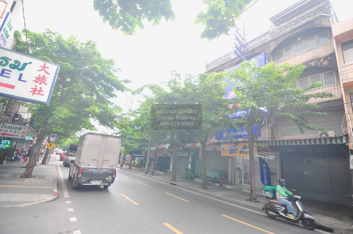 For Sale 3-story shophouse, Soi Inthamara , Sam Sen Nai , Phaya T