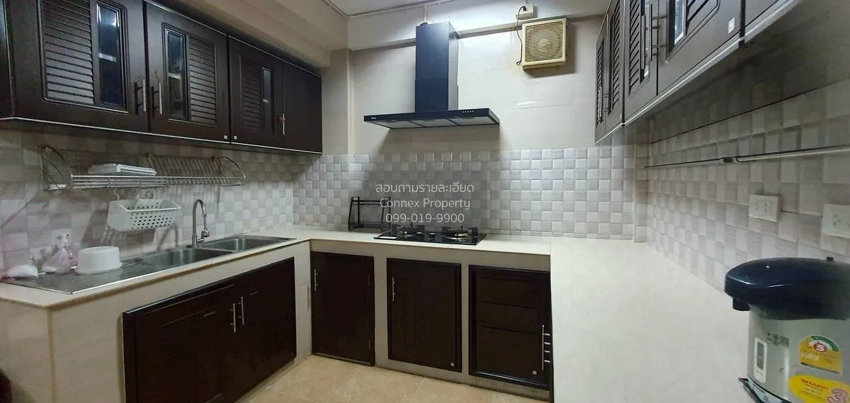 เช่าทาวน์เฮาส์ 3 ชั้น ที่หมู่บ้านรอยัล นครินทร์ วิลล่า อ่อนนุช ซอ 2