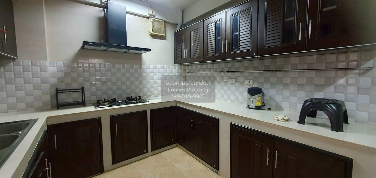 เช่าทาวน์เฮาส์ 3 ชั้น ที่หมู่บ้านรอยัล นครินทร์ วิลล่า อ่อนนุช ซอ 3
