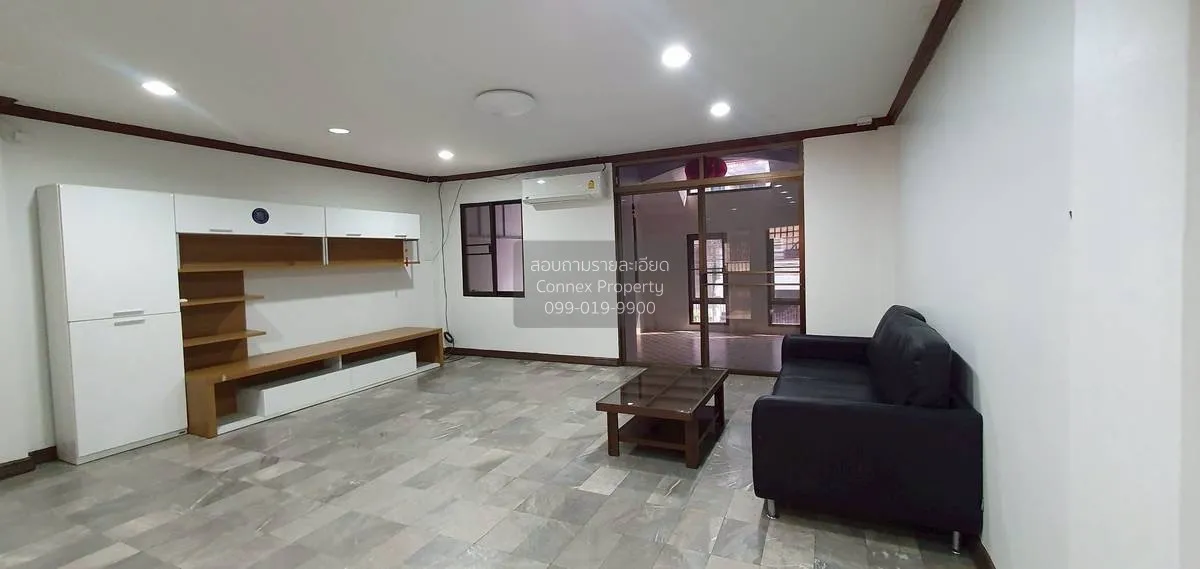 เช่าทาวน์เฮาส์ 3 ชั้น ที่หมู่บ้านรอยัล นครินทร์ วิลล่า อ่อนนุช ซอ 4