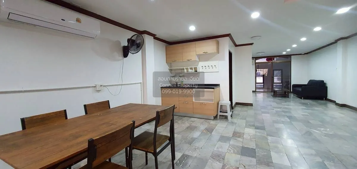 เช่าทาวน์เฮาส์ 3 ชั้น ที่หมู่บ้านรอยัล นครินทร์ วิลล่า อ่อนนุช ซอ