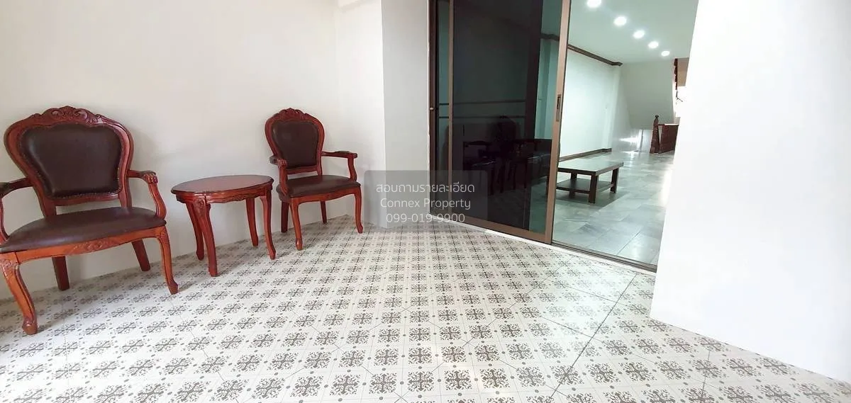 เช่าทาวน์เฮาส์ 3 ชั้น ที่หมู่บ้านรอยัล นครินทร์ วิลล่า อ่อนนุช ซอ