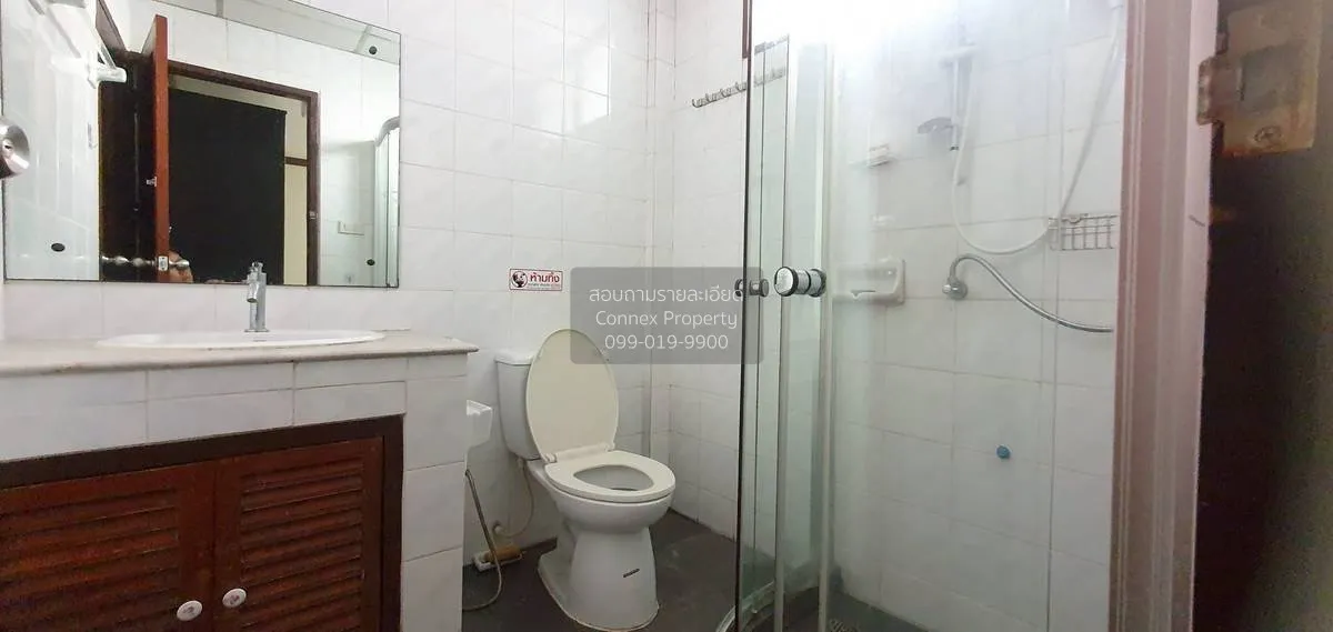 เช่าทาวน์เฮาส์ 3 ชั้น ที่หมู่บ้านรอยัล นครินทร์ วิลล่า อ่อนนุช ซอ