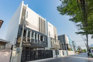 ขายบ้าน  ซิมเมททรี่ เกษตร - นวมินทร์ รีโนเวทใหม่ นวมินทร์ เขต บึงกุ่ม กรุงเทพ CX-176545