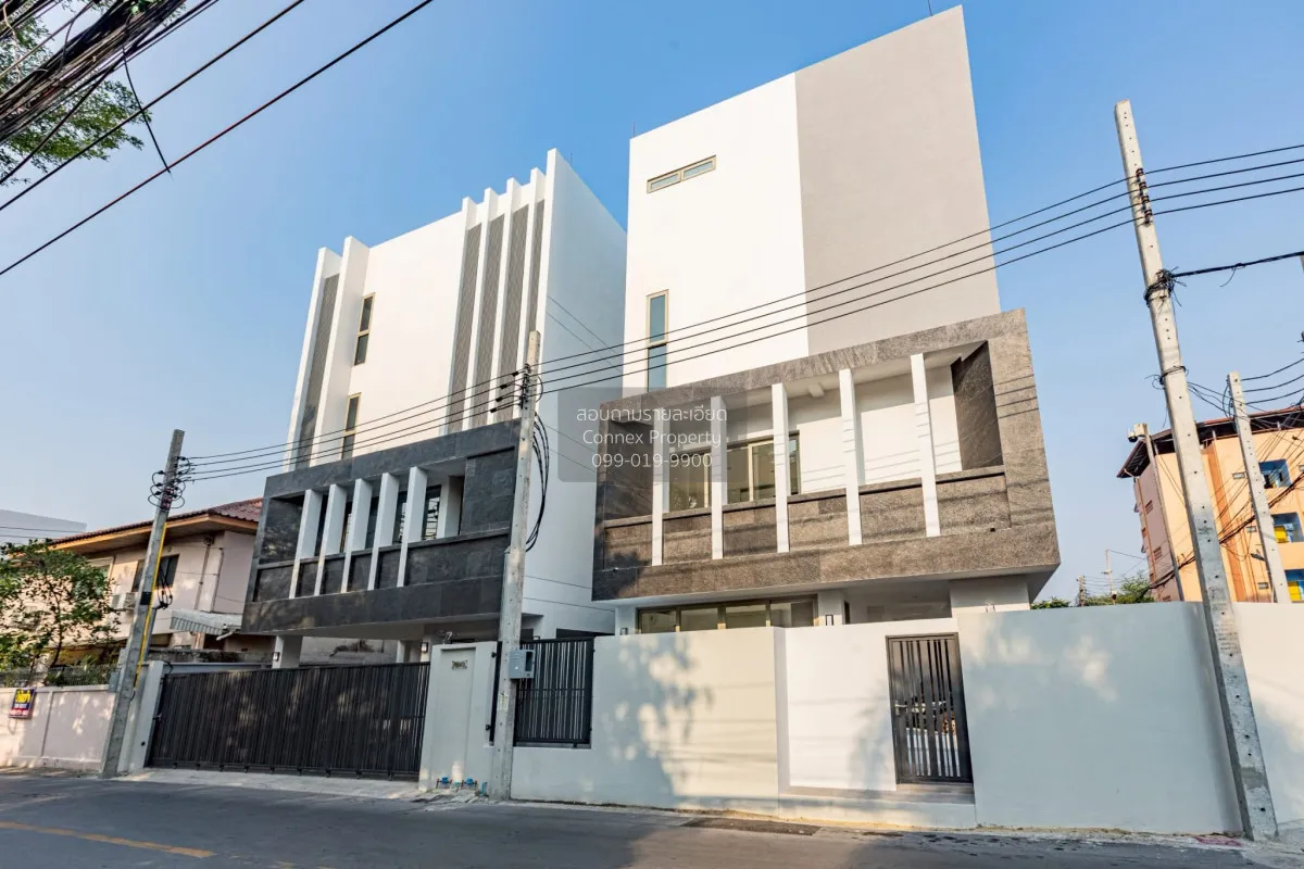 ขายบ้าน  ซิมเมททรี่ เกษตร - นวมินทร์ รีโนเวทใหม่ นวมินทร์ เขต บึง 2