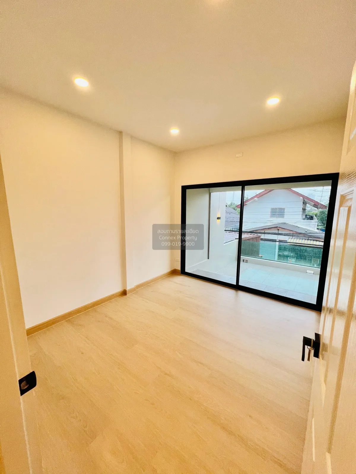 For Sale Townhouse Changwattana-pakkred22 , wide frontage , newly