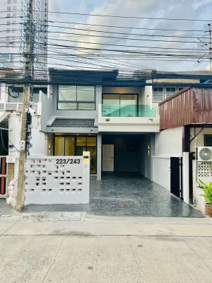 For Sale Townhouse Changwattana-pakkred22 , wide frontage , newly renovated , Bang Talat , Pak Kret , Nonthaburi , CX-176573