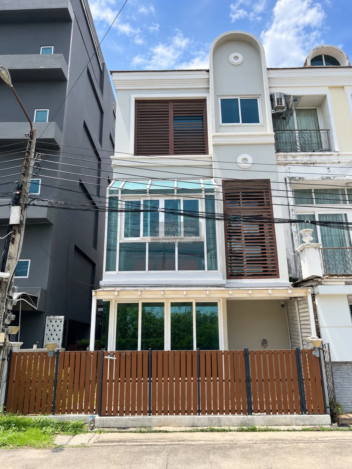 For Sale Townhouse/Townhome  , Neo Classic Home Ramintra , corner 1