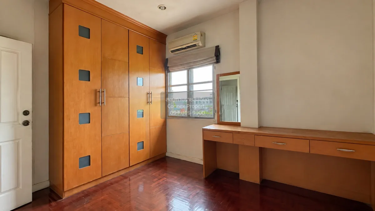 Detached House for Sale Perfect Place Rattanathibet Large Plot Ne