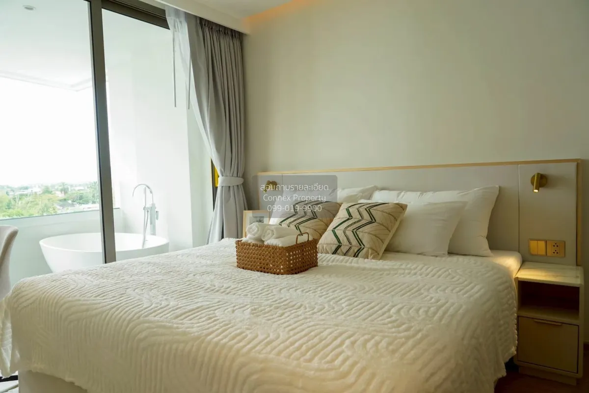 For Rent Condo , The Aqua , nice view , high floor , corner unit 