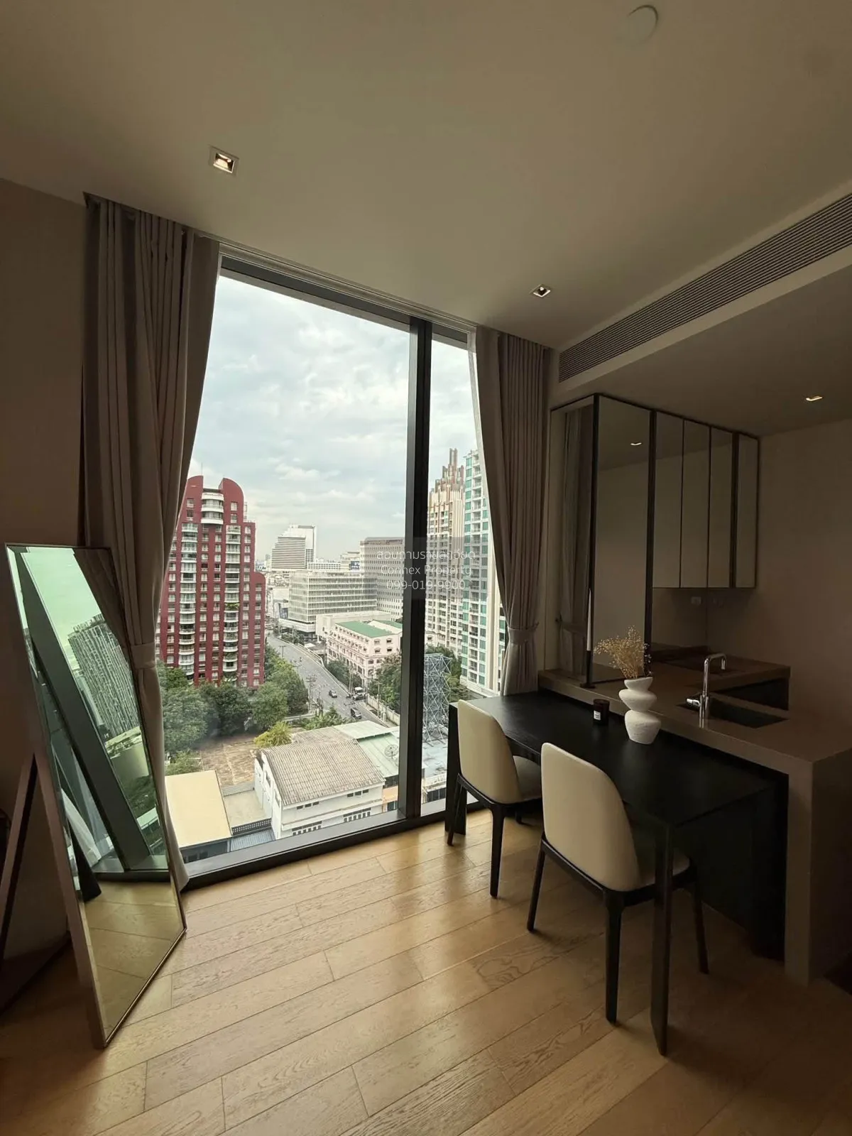 For Rent Condo , 28 Chidlom , nice view , corner unit , BTS-Chit 