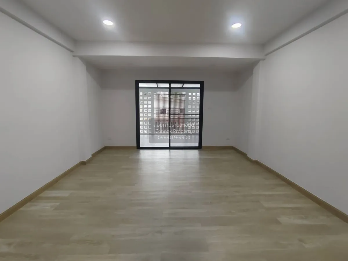 For Sale Three - storey townhouse, 20 square wah, Soi Ladprao 93. 4
